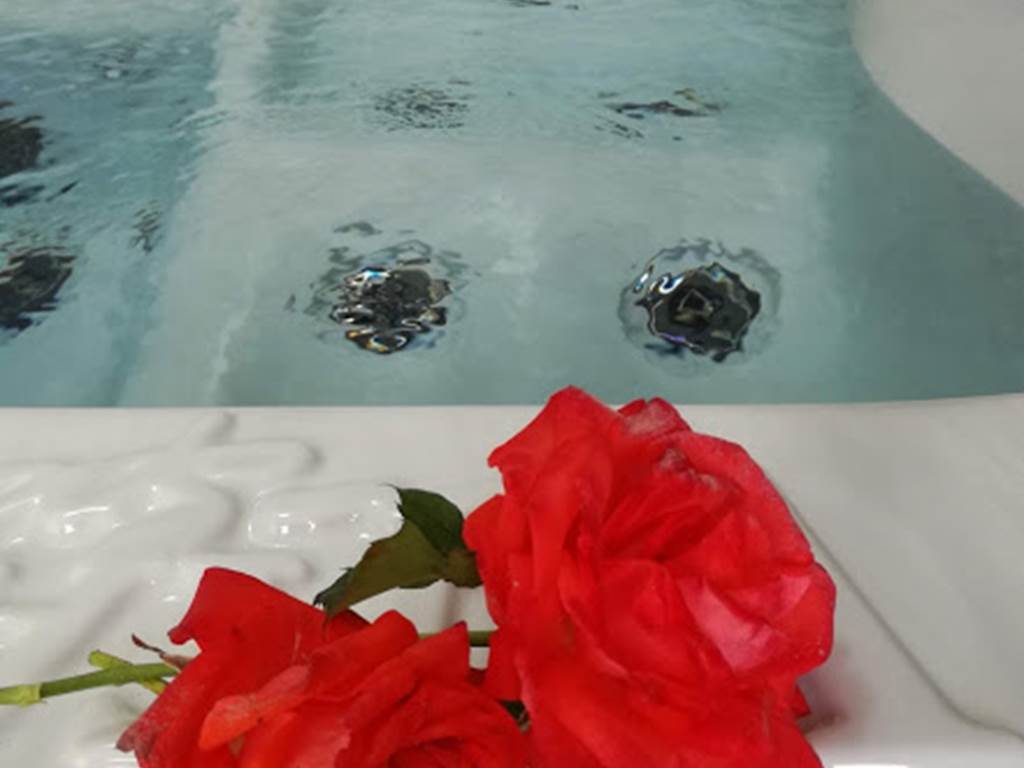 roses jacuzzi