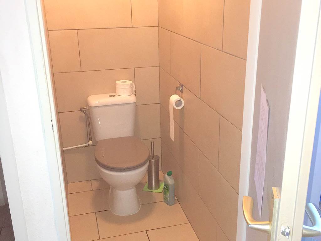 Toilettes séparées