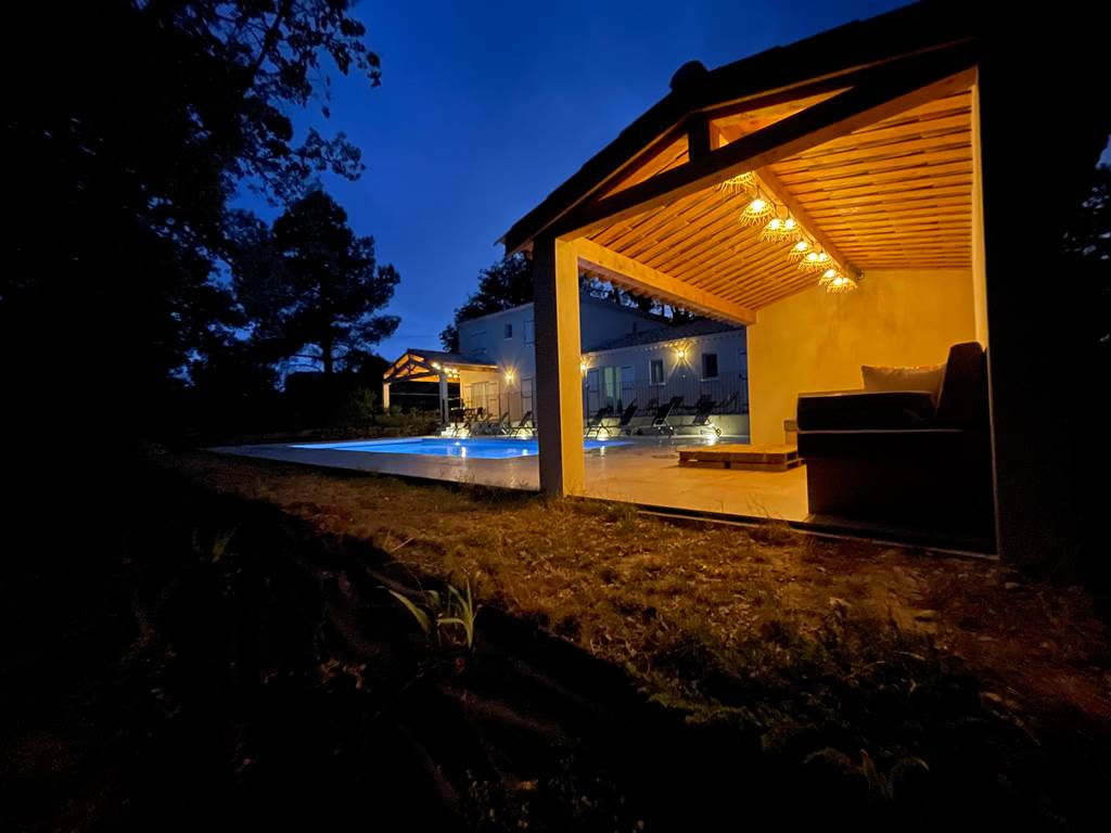 Maison à louer Saint Julien de Peyrolas avec piscine