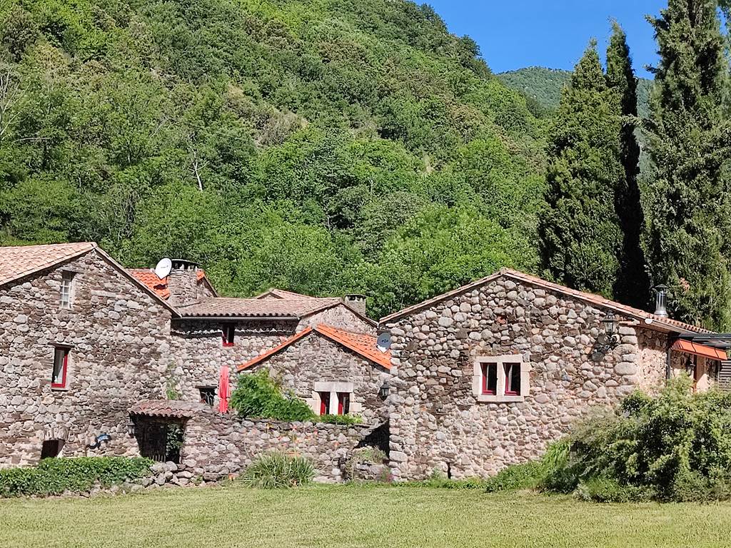 Vue d ensemble du Mas de Ribard