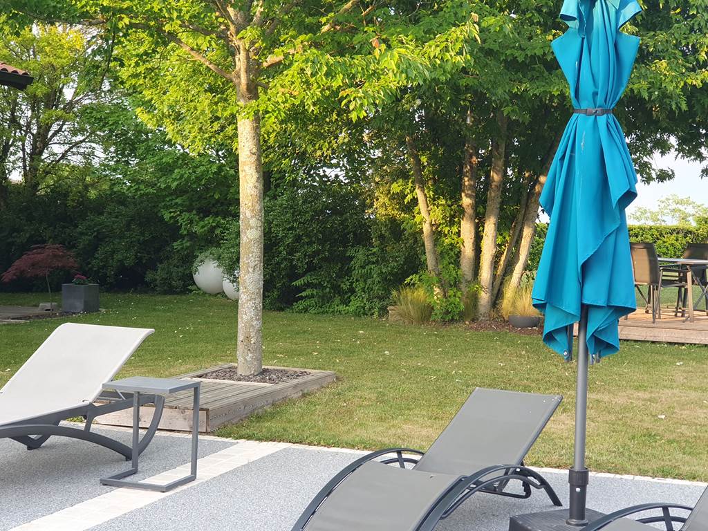 Devant la terrasse