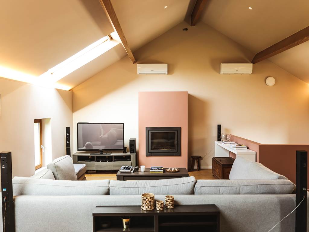 Gi^te Maud Neuprez. EXTERIEUR BOOKING HD-28