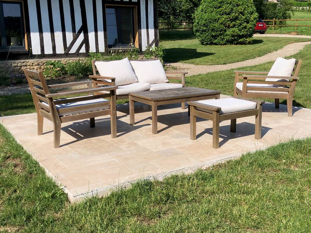 Au Sud, la terrasse pour lire, se reposer ou prendre un bain de soleil