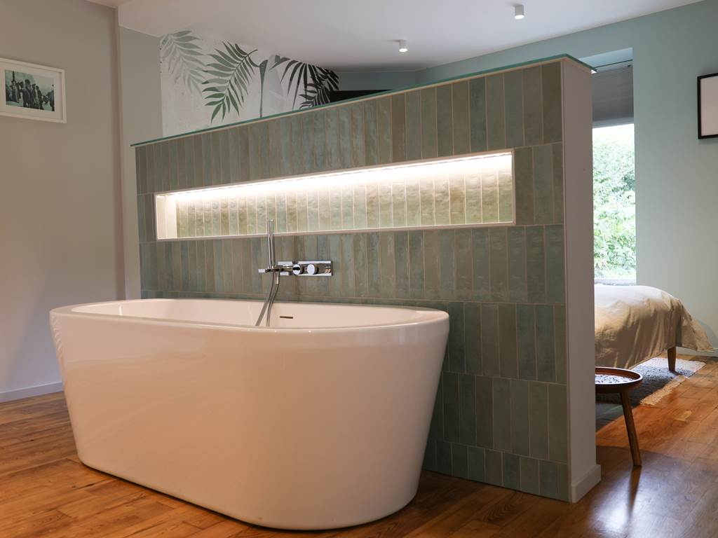 Gi^te Maud Neuprez. 10-25 BOOKING HD