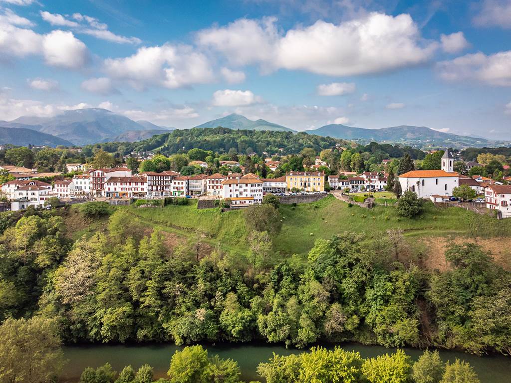 vue-generale-cambo-les-bains-village.jpg