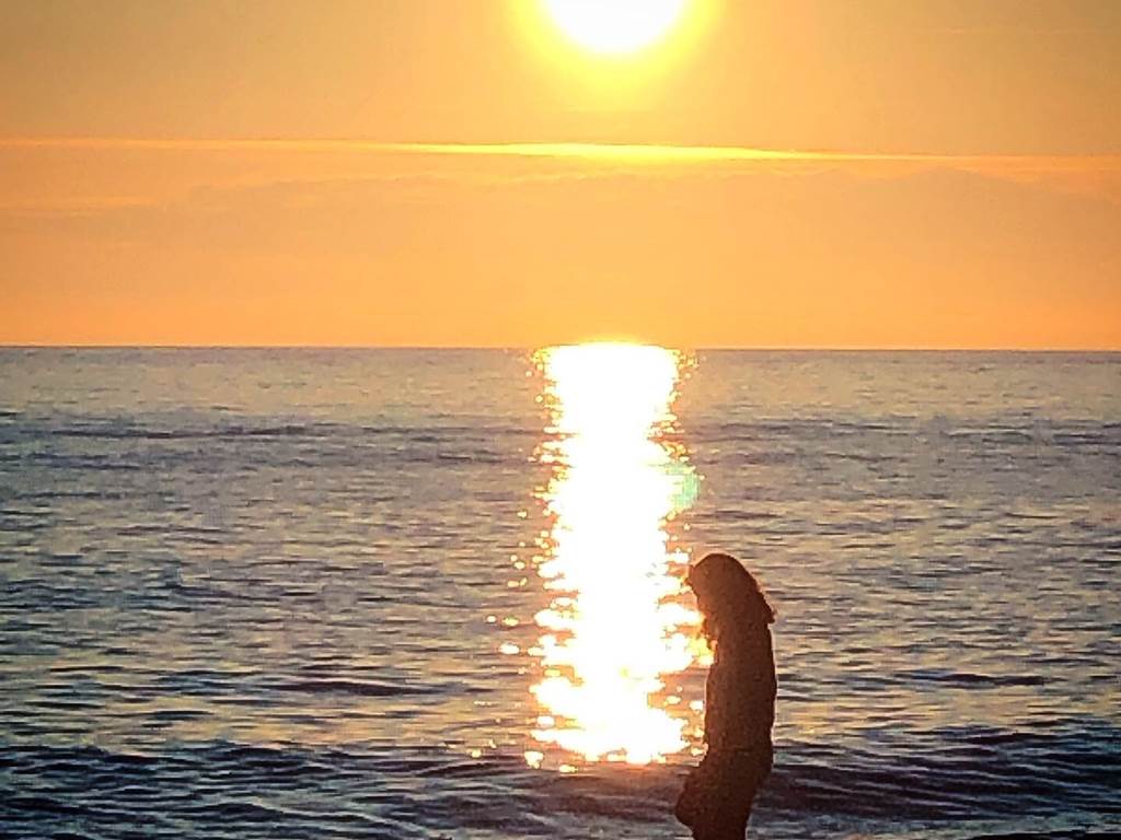 coucher du soleil derrière le camping les baleines