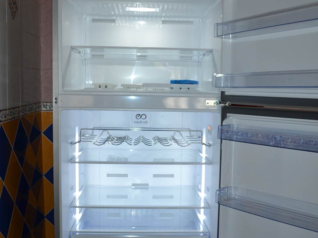 1.1.2. Rez-de-chaussée - la cuisine - le frigo