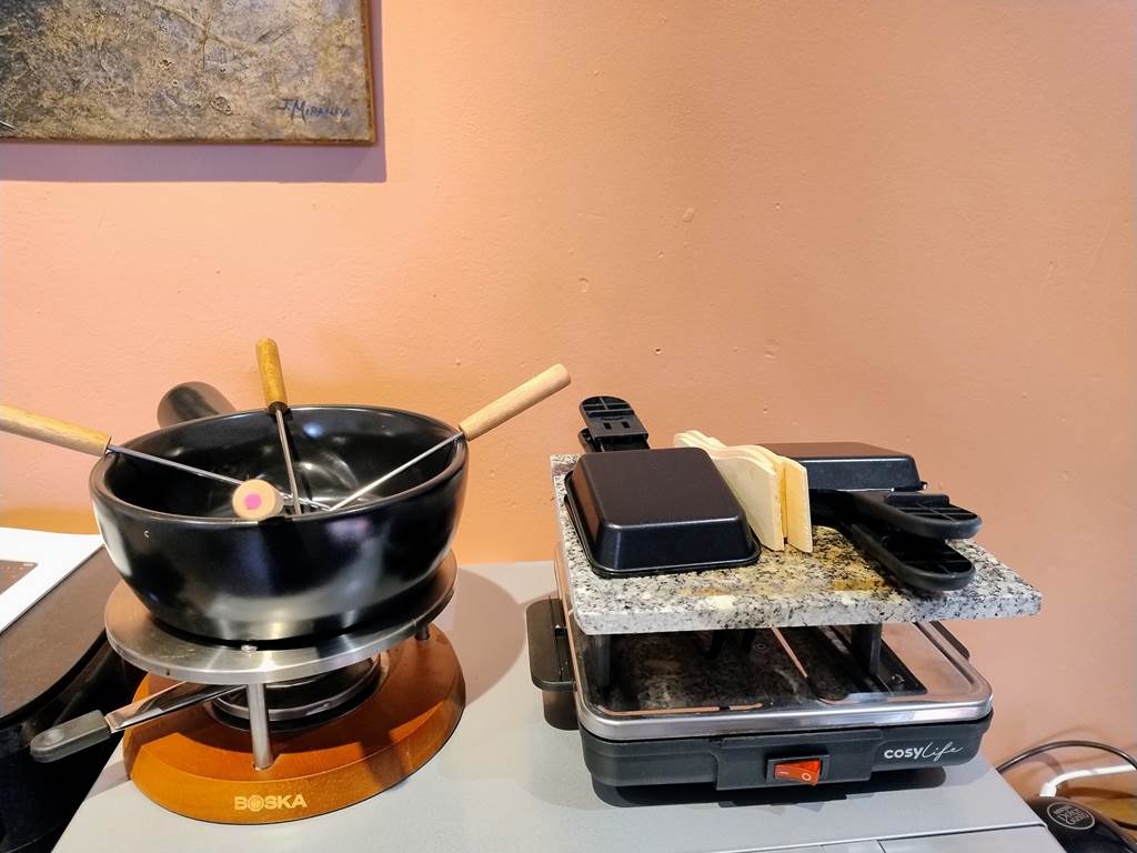 services a fondue savoyarde et service a raclette-marssac-albi-16 bis gite hotel