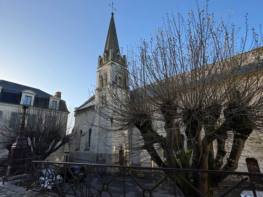 Vue de la place St Maurice et de l'église