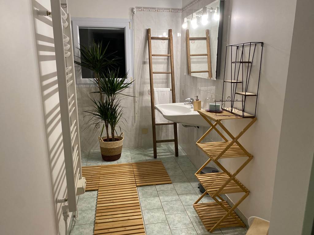 salle de bain  accès PMR gîte 14 personnes VALORBIQUET