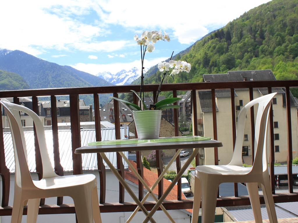 APPARTEMENT 4EME ETAGE - SOLEIL ET PYRÉNÉES