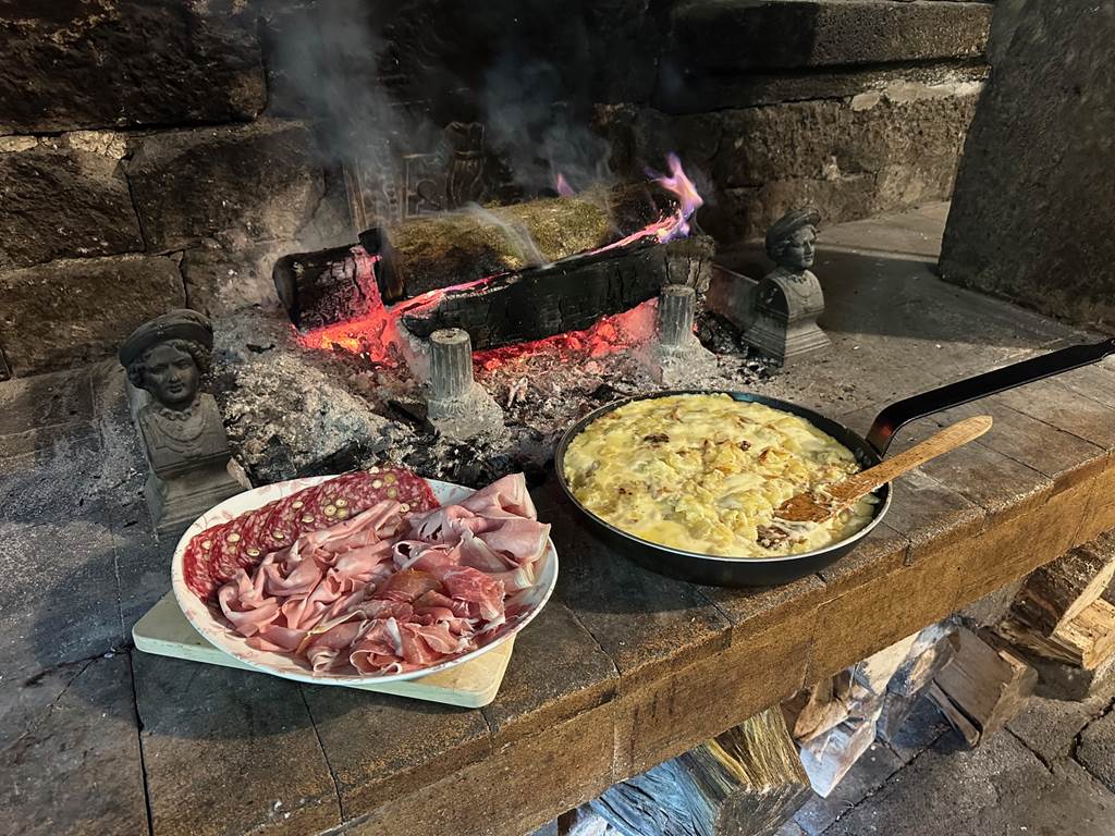 Table d'hôtes Gîtes Moréno Puy-de-Dôme Proche Vulcania Auvergne Sancy Tourisme Location de vacances Ski Montagne Lacs Volcans VTT randonnées