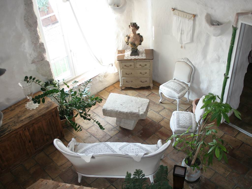 salon authentique dans un gite de charme dans le sud de la France