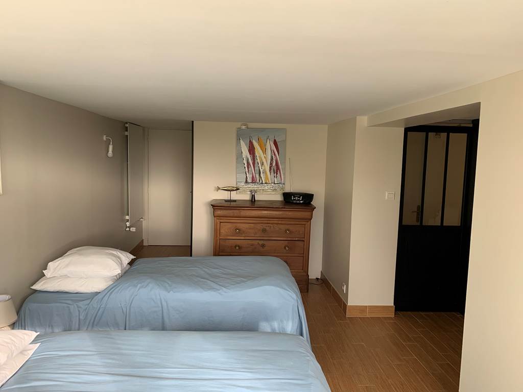 chambre familiale au rez-de-jardin