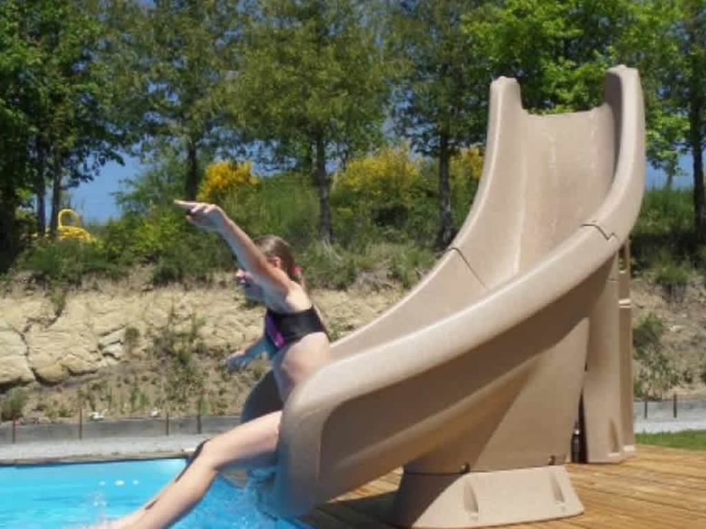 camping-la-perle-creuse-toboggan piscine