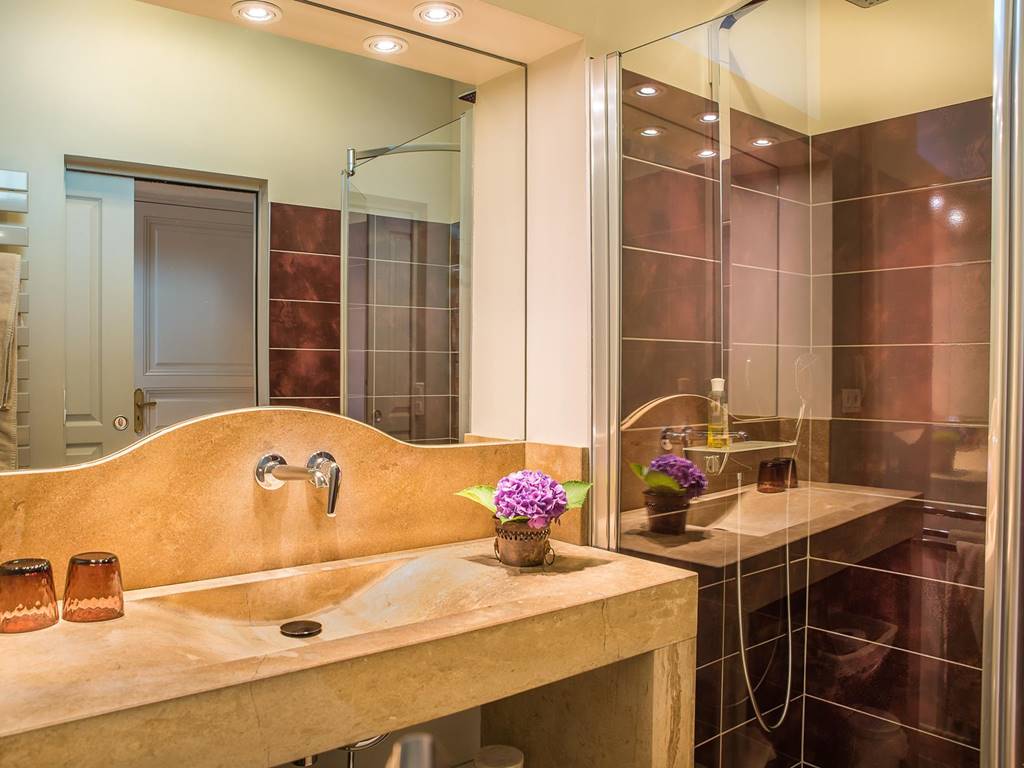 DOUCHE A L'ITALIENNE DANS LA CHAMBRE PRUNE