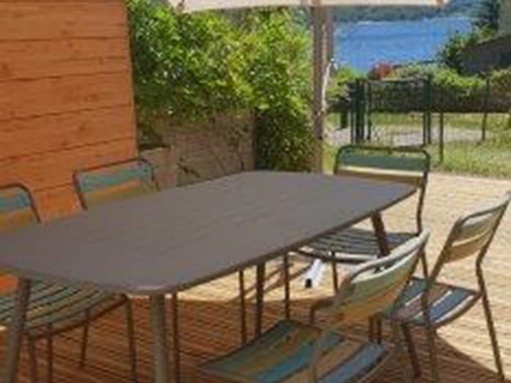 GITE 51 TERRASSE VUE SUR LE LAC