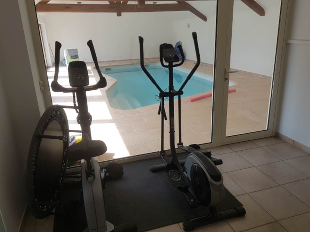 Coin fitness (vélo d'intérieur, vélo elliptique et tapis de course) ouvert de 9 à 19h