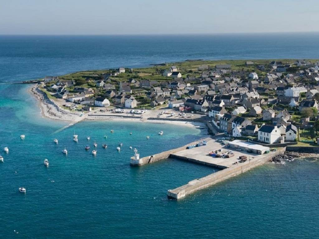 L’île Molène à 1 heure du Conquet en bateau pour s'offrir les plus belles plages de la mer d'Iroise
