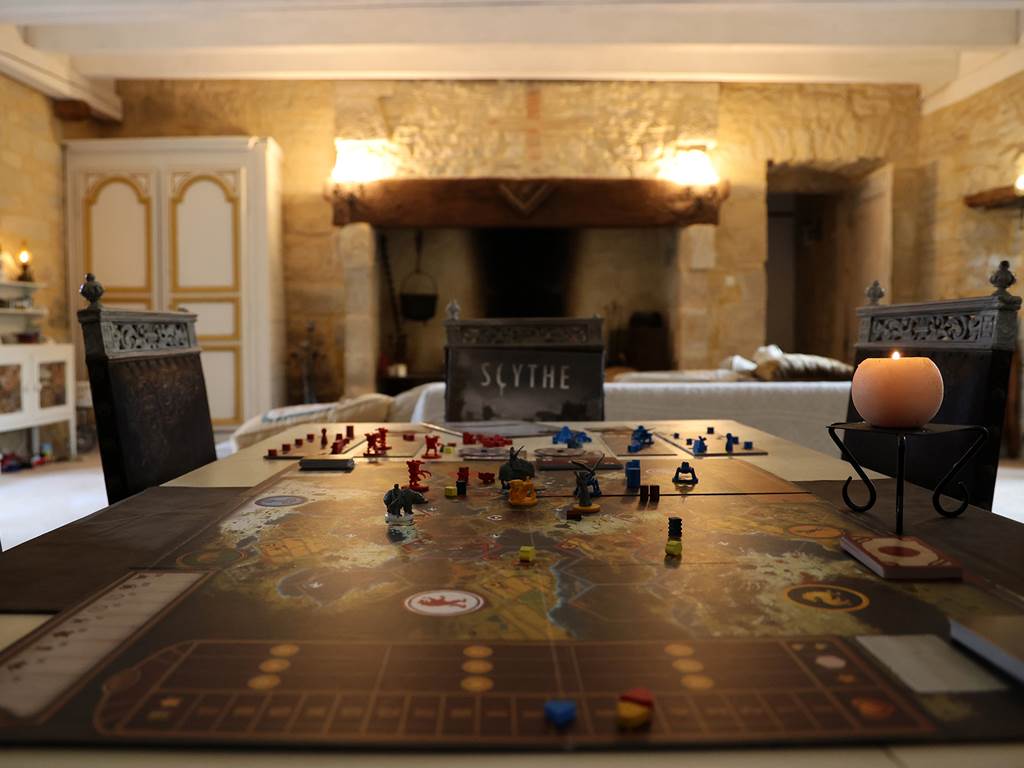 Ludothèque et soirées jeux au Château de Saint-Chamarand : des centaines de références pour tous les niveaux, du jeu d'ambiance au jeu de stratégie expert.