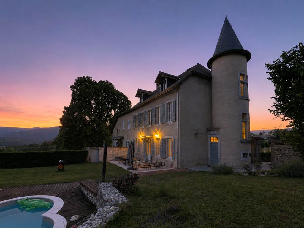 Piscine et coucher de soleil au Manoir du Colombie