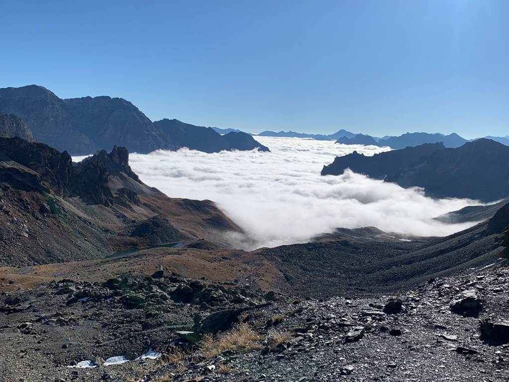 La vallée étroite.