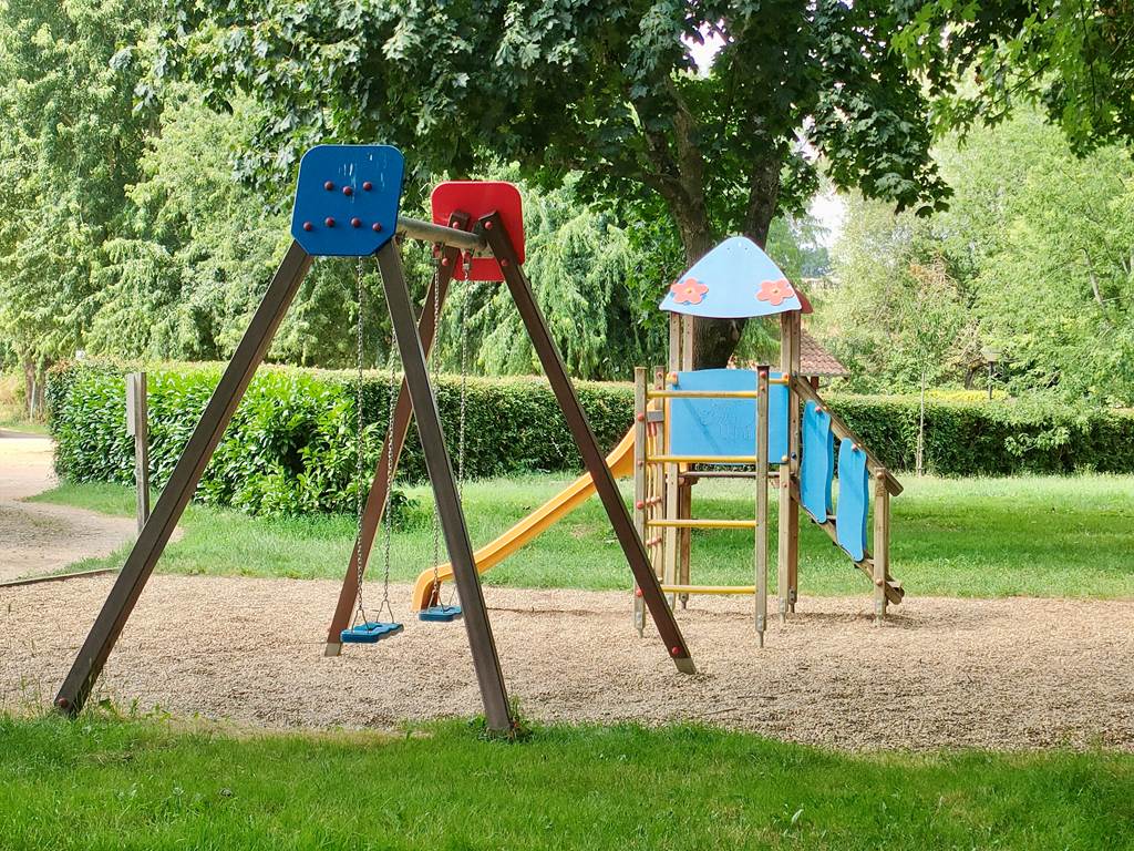 bourogne-tourisme-campingcar-atypique-original-rivière-tournus-eaunes-cluny-solutré-vignes-vignobles-macon-vélo-randonnée-prochedelyon-france-saoneetloire-famille-avecenfants-allinclusive-messeugne-savignysurgrosnes-cathédrales-brancion-pleinair-camping-restaurant-patrimoine-activités-gastronomie-vins-châteaux-randonnée-convivialité-jeuxpourenfants-animations-bistrot-chaleureux-menu-restauration-cuisinefrançaise-bourguignon-vacances-convivialité-71-voiebleu-voieverte