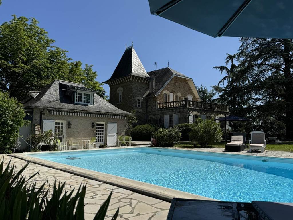 Gîte n°19G2238 "Pool house" – BRIVE LA GAILLARDE