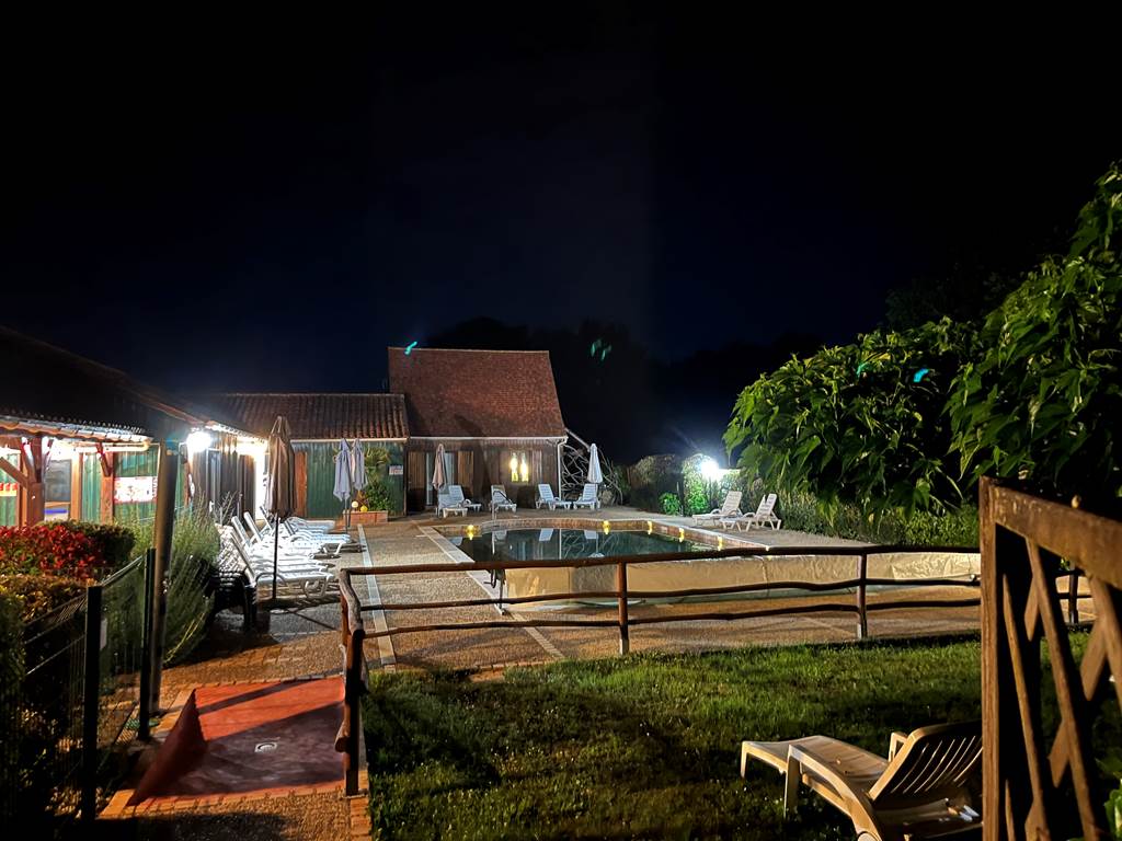 Piscine près de la terrasse