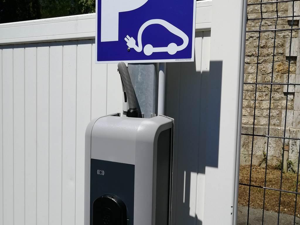 Borne de recharge pour voiture électrique.