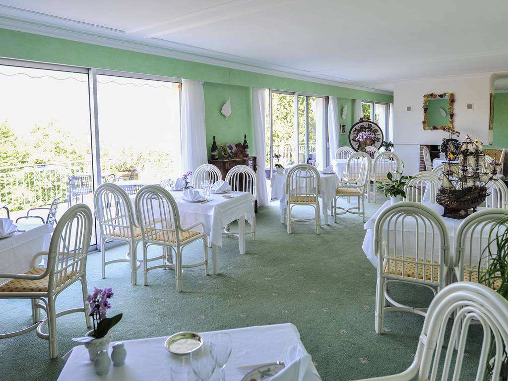 Villa Ric, table gourmande avec vue Vallée de la Dordogne