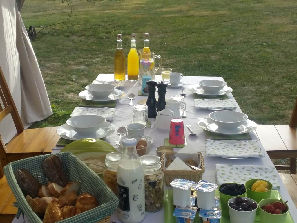 Breakfast in the garden