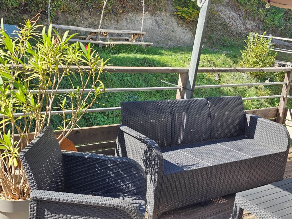 Le coin salon sur la terrasse du gîte