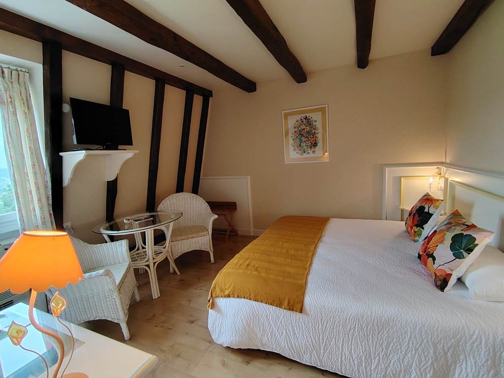 Villa Ric, chambres confortable, climatisées face à la Vallée de la Dordogne, vue nature