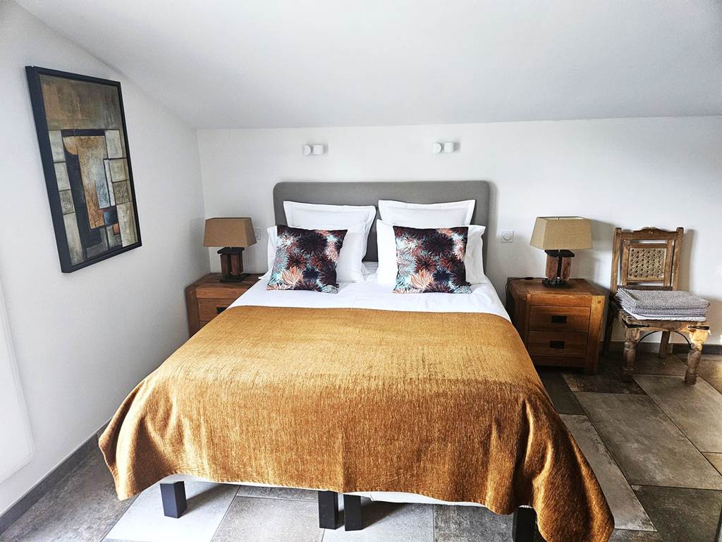 VILLARIVIERAbedroom5