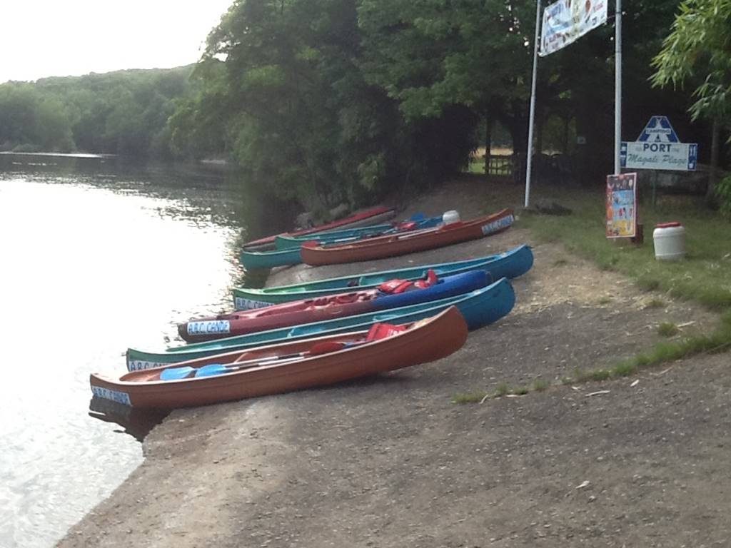 Pause déjeuner pour les canoetistes