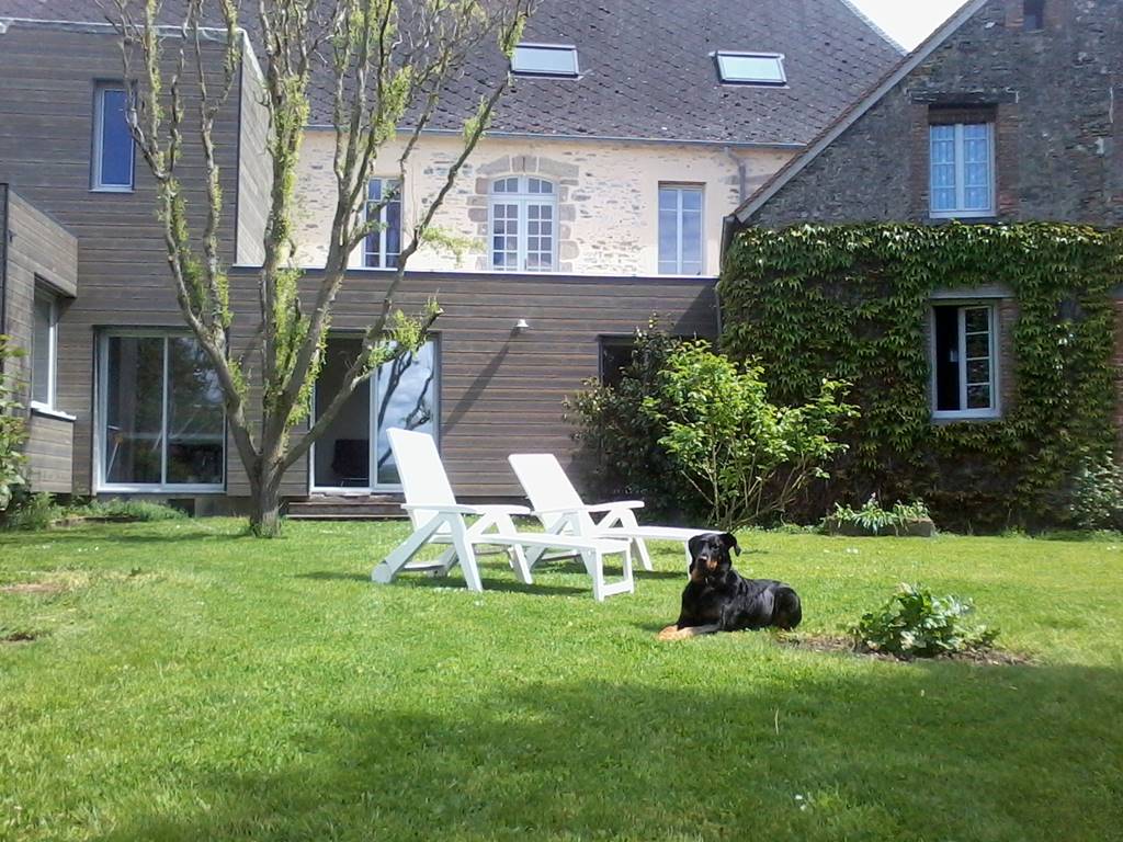Le Nid des 2 Creuse vu du jardin