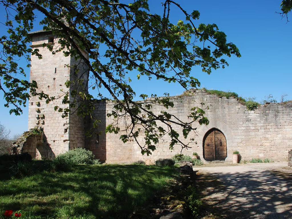 le-chateau-de-pervinquieres-exterieur