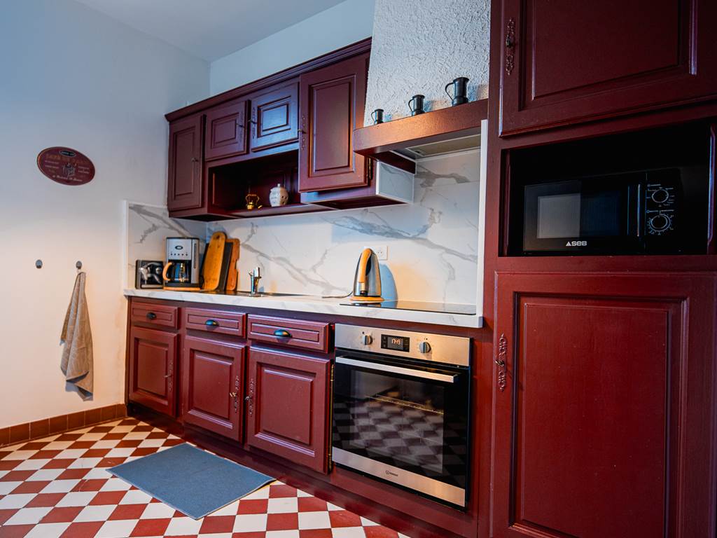 Cuisine lumineuse donnant sur jardin