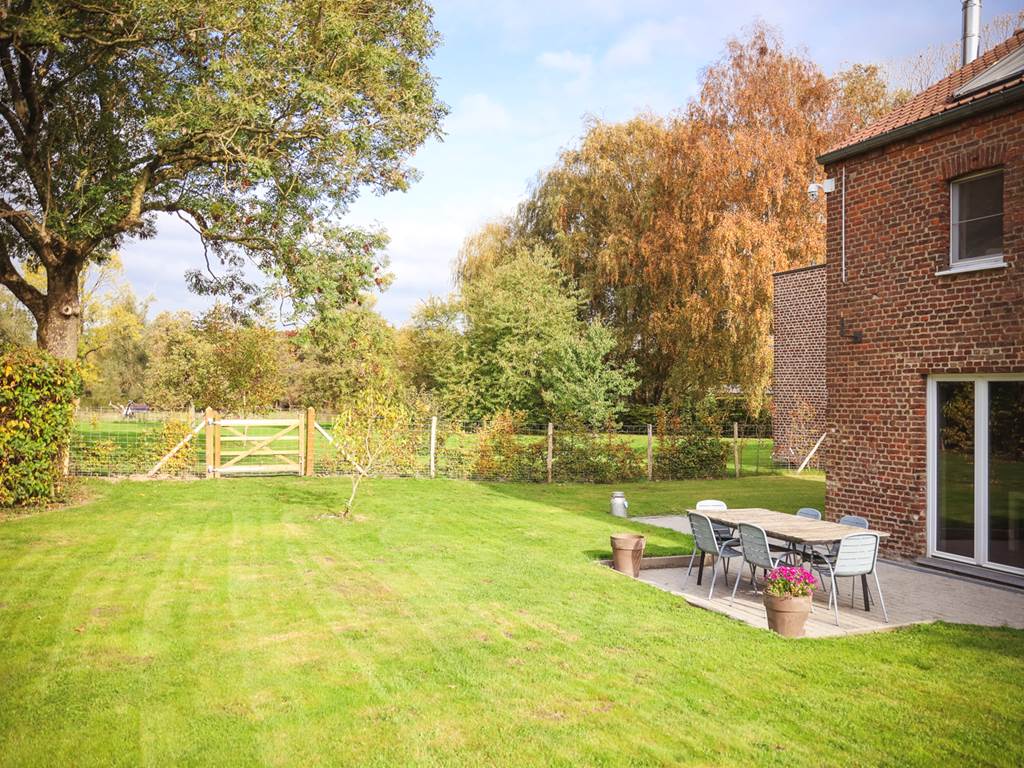 Gi^te Maud Neuprez. EXTERIEUR BOOKING 1600X1200-10