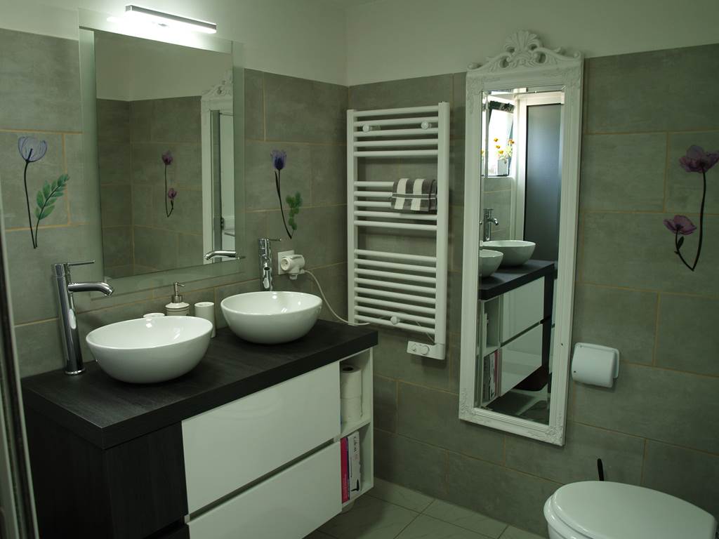 Sale d'eau chambre Maya -Maya bedroom bathroom