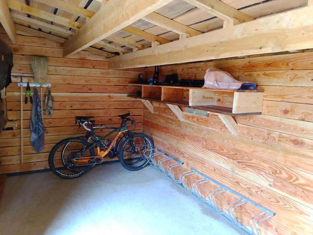 Garage 10 vélo/VAE sécurisé avec petit atelier de réparation