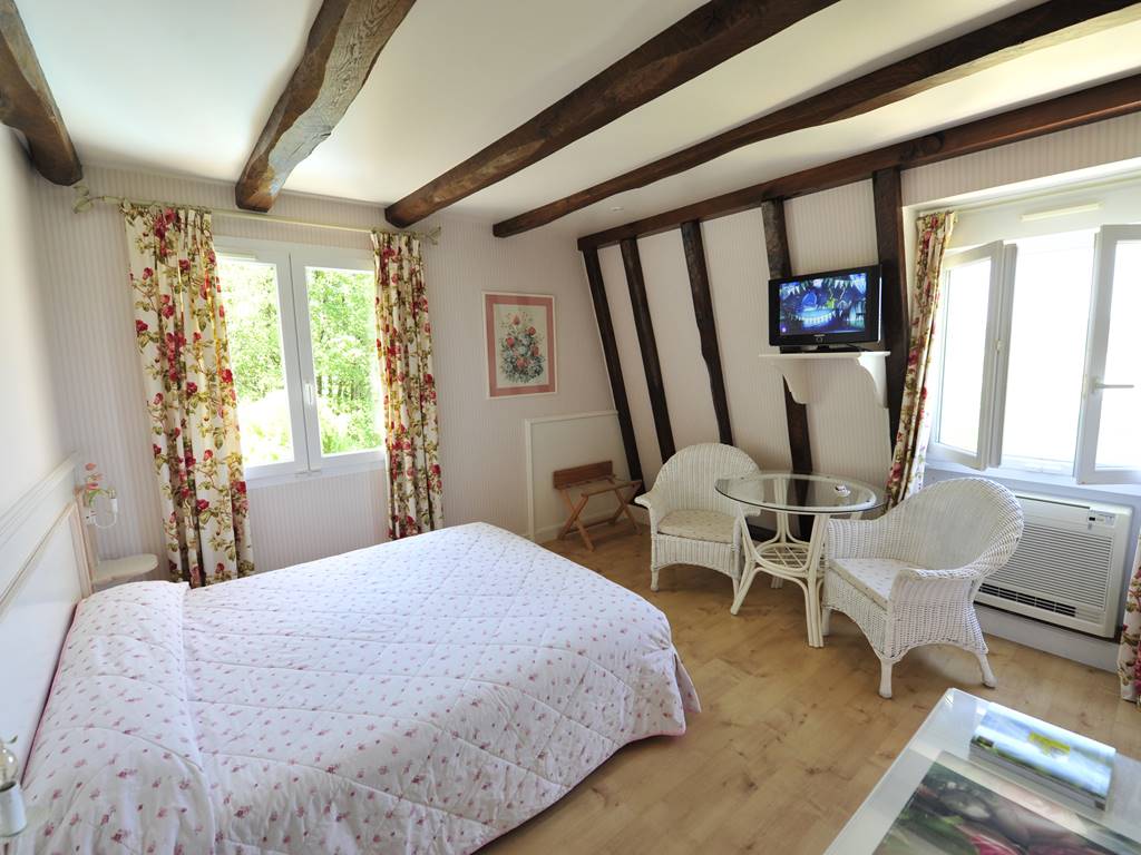 Villa Ric, chambres climatisées à Saint-Céré proche Rocamadour, vue nature