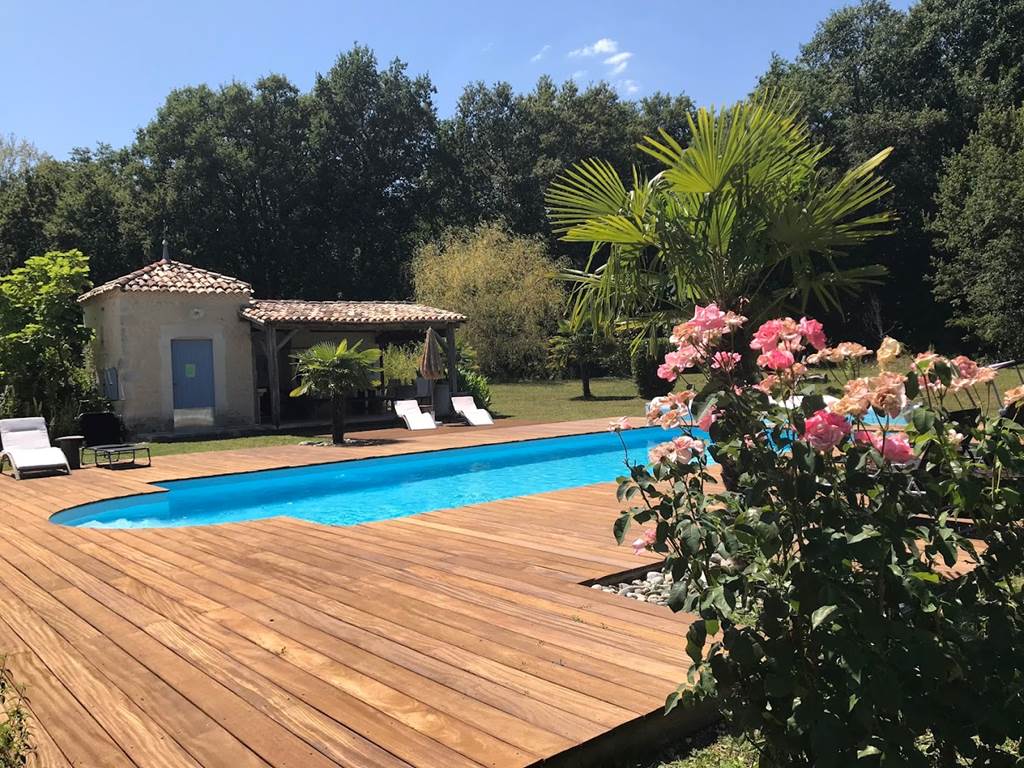 les-Doucins-et-Spa-piscine