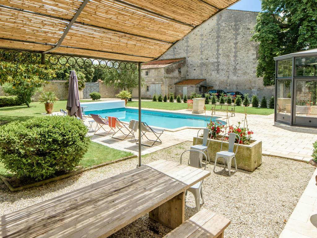 Chambres d'hôtes l'esprit du 8 avec piscine et jardin en Charente Maritime