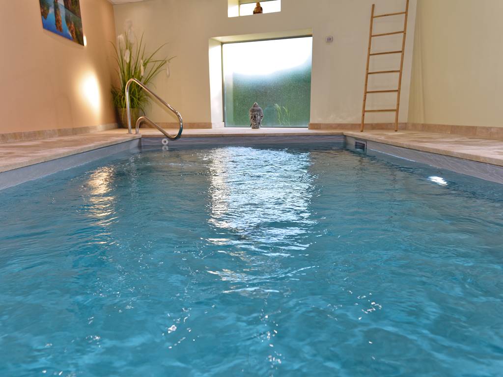 Piscine intérieure chauffée privative