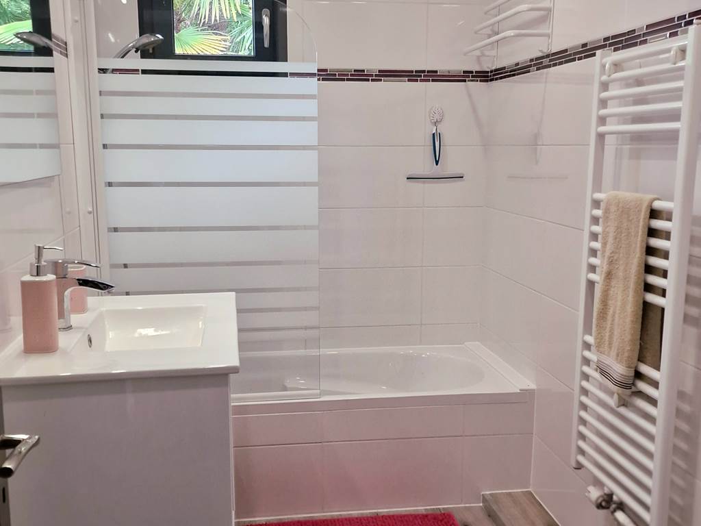 La salle de bain de l'étage