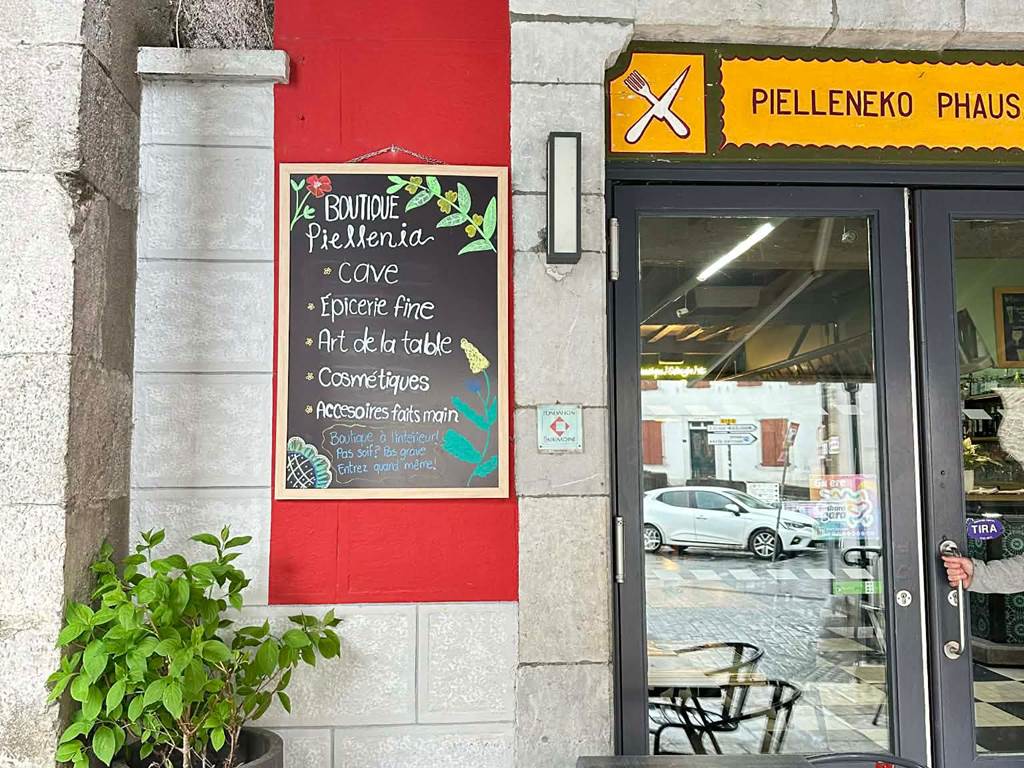 DESCRIPTION BOUTIQUE