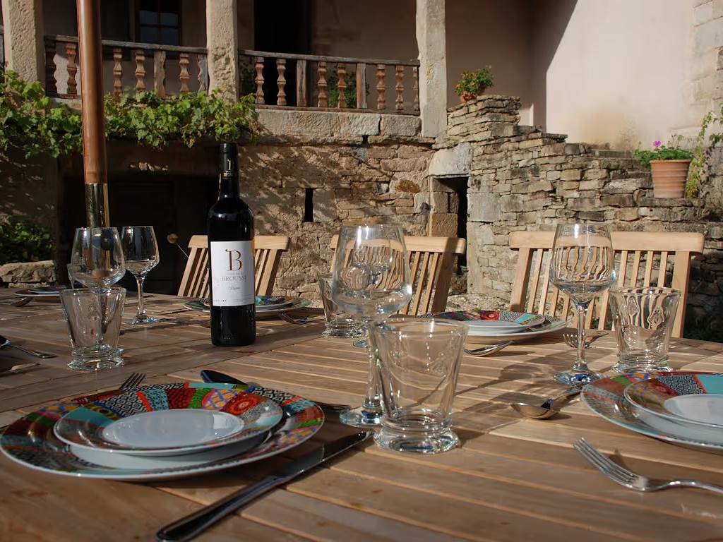 table-le-chateau-de-pervinquieres-exterieur