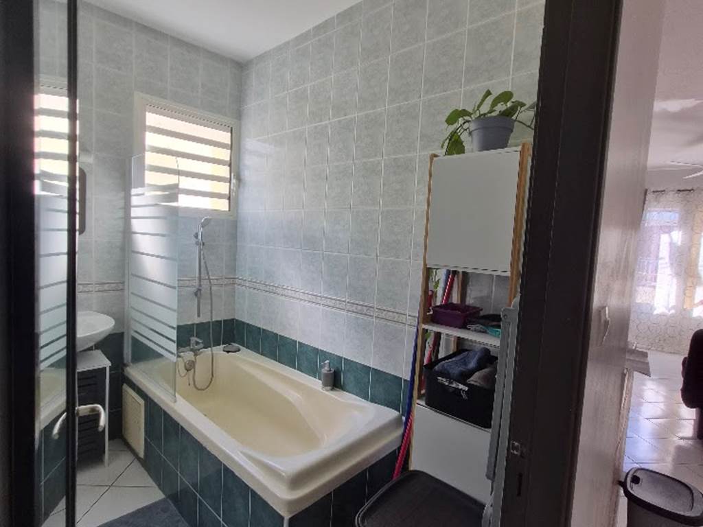 T2 Le frangipanier, salle de bain